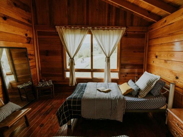 Μικρά Καταλύματα & Airbnb